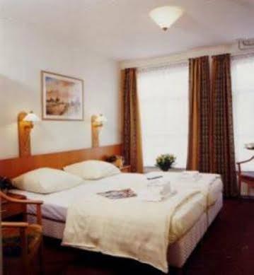 Amsterdam Hostel Uptown Dış mekan fotoğraf